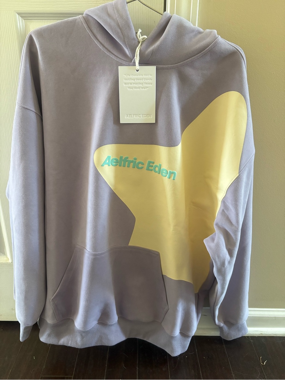 Aelfric Eden Lavender Hoodie with Yellow Star Graphic size Medium